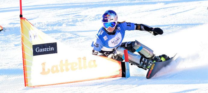 Ještě v neděli bojovala Ester Ledecká v kombinaci Světového poháru na lyžích, v úterý už zářila se snowboardem