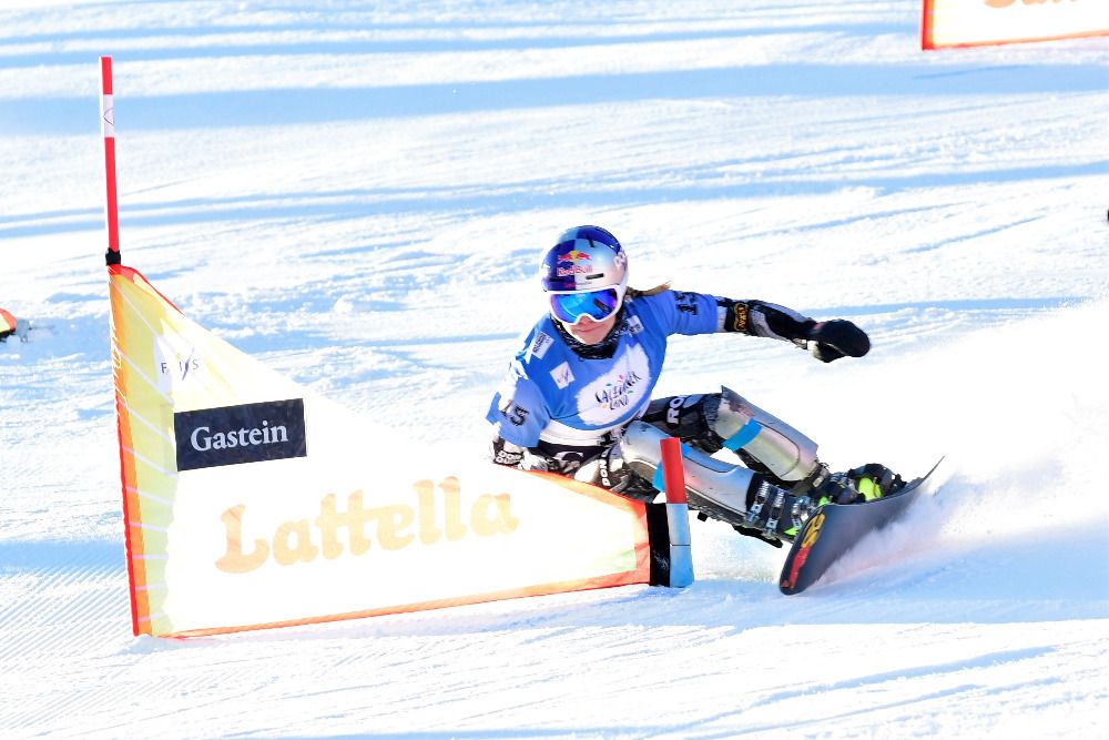 Ještě v neděli bojovala Ester Ledecká v kombinaci Světového poháru na lyžích, v úterý už zářila se snowboardem