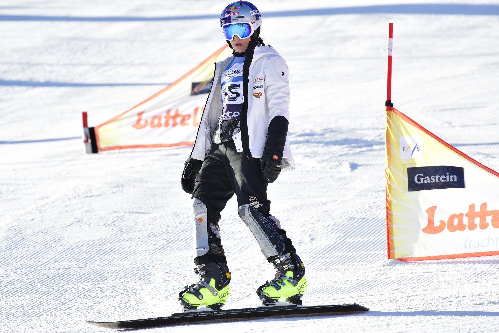 Ester Ledecká při prvním startu mezi elitou paralelních disciplín v této sezoně v úterý v rakouském Bad Gasteinu vyhrála kvalifikaci slalomu před vedoucí ženou seriálu SP Němkou Ramonou Hofmeisterovou