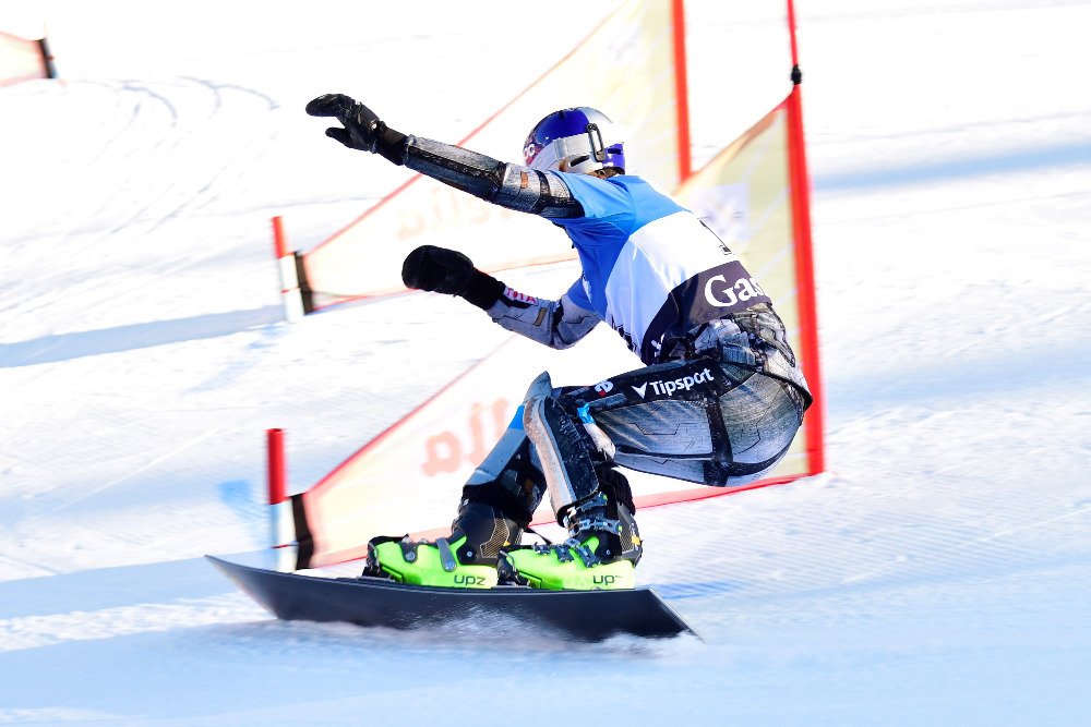 Ester Ledecká nadále udivuje svou všestranností, jen dva dny po startu na lyžích ovládla kvalifikaci slalomu na snowboardu