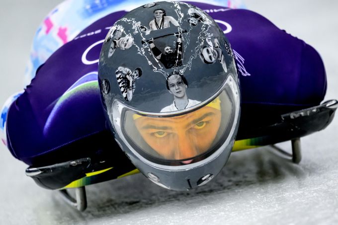 Ukrajinský skeletonista má na helmě oběti války: Někteří byli mými přáteli Ukrajinský skeletonista má na helmě oběti války: Někteří byli mými přáteli