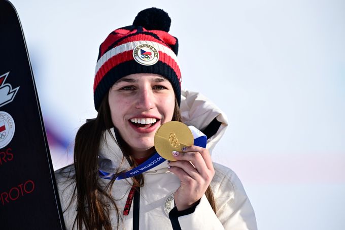 Maděrová senzačně slaví ZLATO! Mladá snowboardistka šokovala, Ledecká neuspěla Maděrová senzačně slaví ZLATO! Mladá snowboardistka šokovala, Ledecká neuspěla