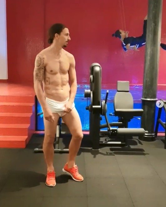 Zlatan Ibrahimovic ukázal, že si se svým nádobíčkem rozumí