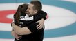 Bronzovou medaili při premiéře curlingu smíšených dvojic na zimních olympijských hrách získali ruští manželé Anastasia Bryzgalovová a Alexandr Krušelnickij