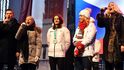 Ester Ledecká a Martina Sáblíková na Staroměstském náměstí při oslavě jejich sportovních úspěchů na ZOH 2018