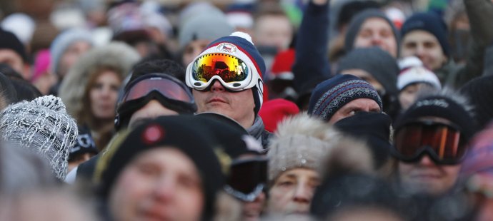 Na výzvu deníku Sport dorazili fanoušci v lyžařských brýlích, aby oslavili olympijskou hrdinku