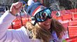 Rozradostněná Ester Ledecká v cíli superobřího slalomu