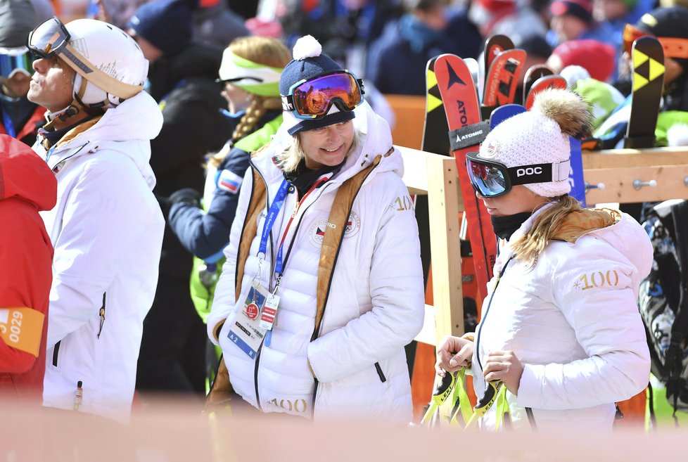 Ester Ledecká při olympijském závodu s rodiči