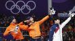Kjeld Nuis z nizozemského týmu slaví ve stylu Usaina Bolta
