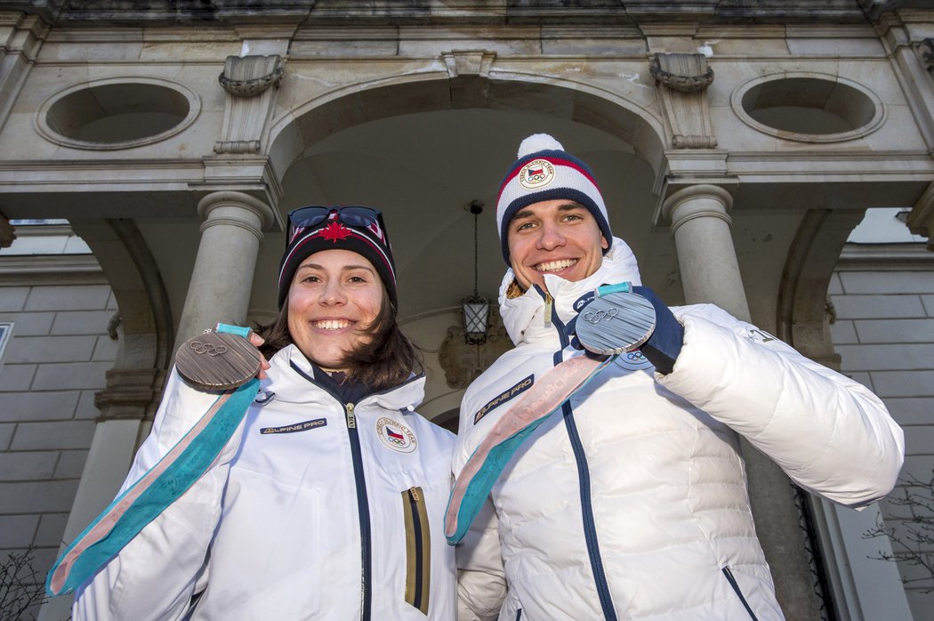 Medailisté ze ZOH 2018 Michal Krčmář a Eva Samková místo Staromáku zamířili do Vrchlabí