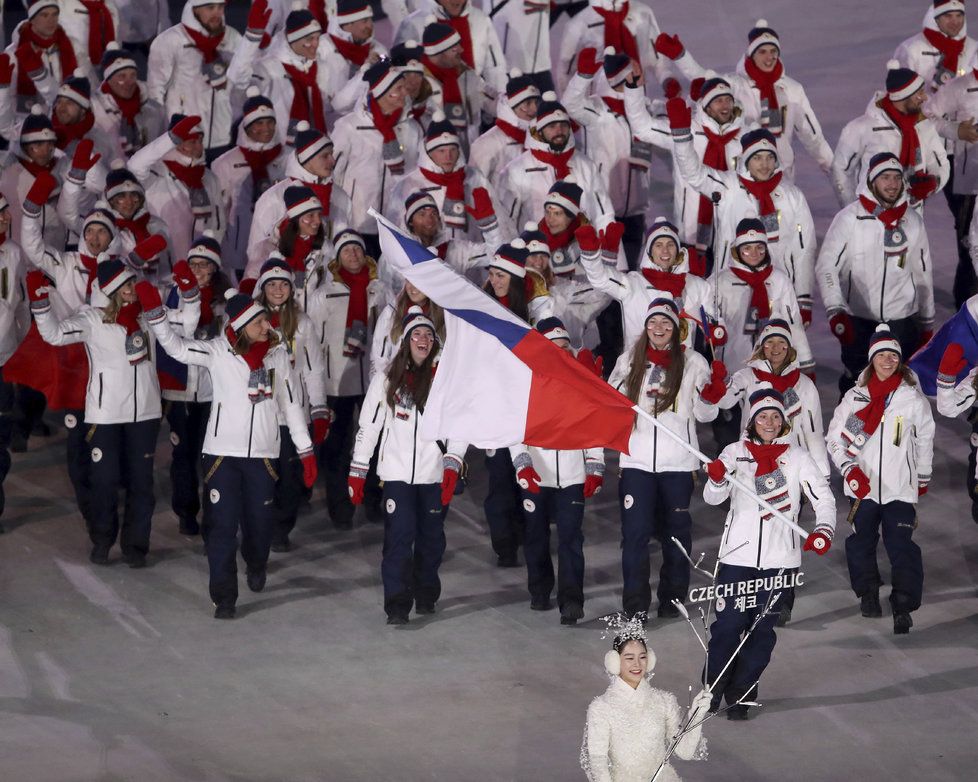 Eva Samková vede českou výpravu na slavnostním zahájení olympiády v Pchjongčchangu