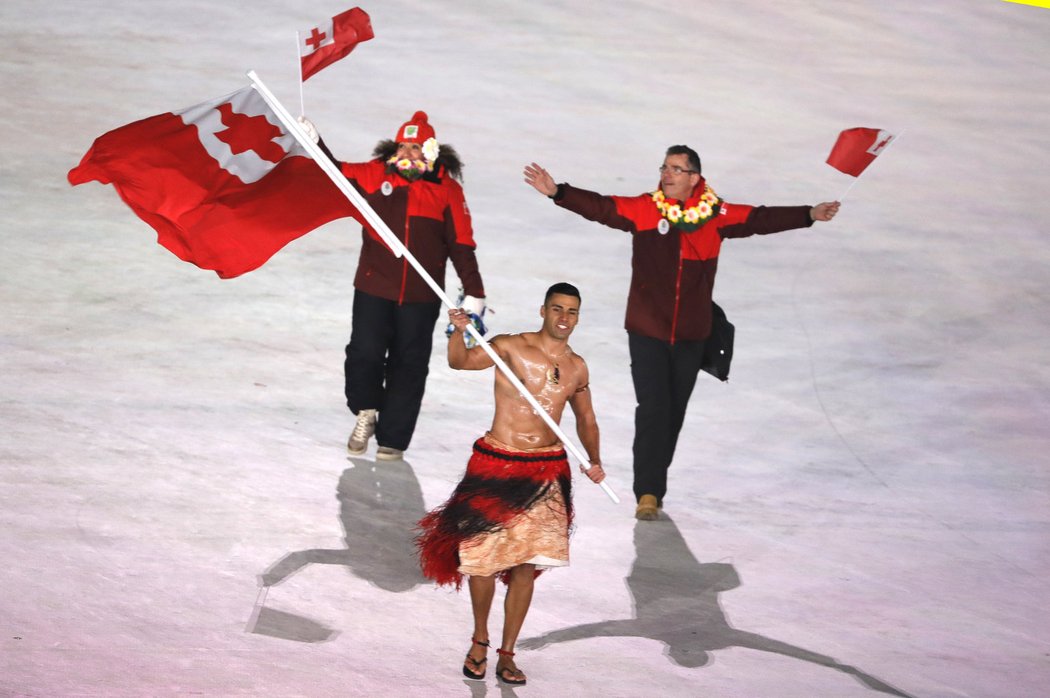 Pita Taufatofua zajistil pro Tongu výrazné místo na olympijské mapě svými vystoupeními na slavnostních ceremoniálech