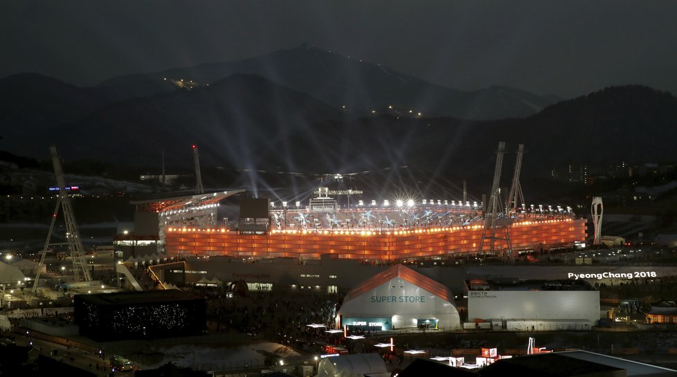 Hlavní olympijský stadion v Pchjongčchangu před slavnostním zahájením