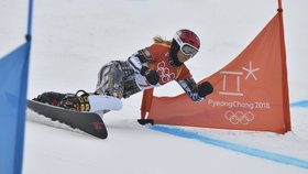 Ester Ledecká vyhrála suverénně dvoudílnou kvalifikaci obřího slalomu snowboardistek a impozantně v Pchjongčchangu vykročila za druhým zlatem.