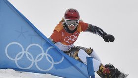 Ester Ledecká vyhrála suverénně dvoudílnou kvalifikaci obřího slalomu snowboardistek a impozantně v Pchjongčchangu vykročila za druhým zlatem.