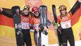 Zase nejlepší. Zlatá Ester Ledecká v cíli paralelního obřího slalomu snowboardistek.