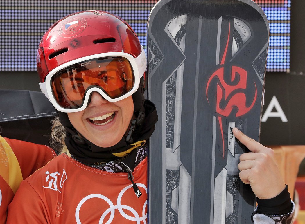 Zlatá Ester Ledecká potvrdila roli favoritky při slalomu snowboardistek