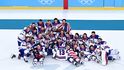 Američtí hokejisté oslavují historicky třetí zlato z olympijských her