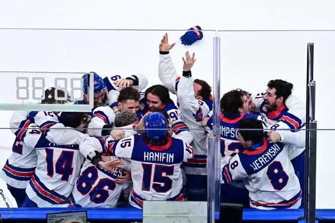 Kanada - USA 1:2p. Velké finále pro Američany! Třetí zlato jim vystřelil Hughes Kanada - USA 1:2p. Velké finále pro Američany! Třetí zlato jim vystřelil Hughes