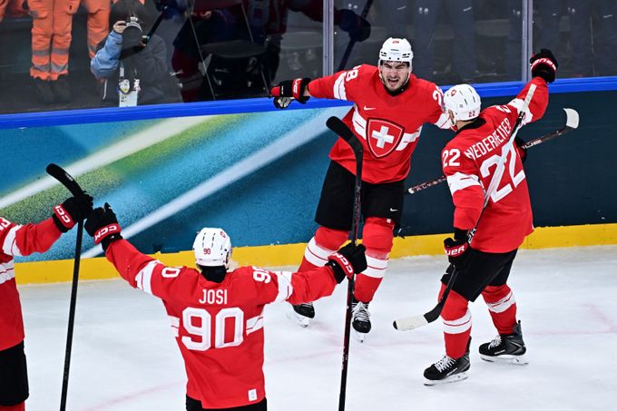 Hokej ONLINE: Švýcarsko vyzývá domácí Italy, Německo - Francie. Švédsko proti Lotyšsku Hokej ONLINE: Švýcarsko vyzývá domácí Italy, Německo - Francie. Švédsko proti Lotyšsku