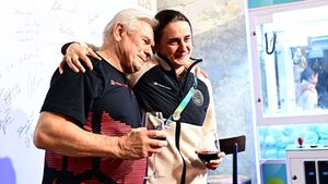 Díky, Martino! Objetí s trenérem i přítelkyní a slzy. Legenda dostala borůvkové knedlíky Díky, Martino! Objetí s trenérem i přítelkyní a slzy. Legenda dostala borůvkové knedlíky