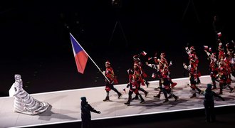 Čeští olympionici při zahajovacím ceremoniálu