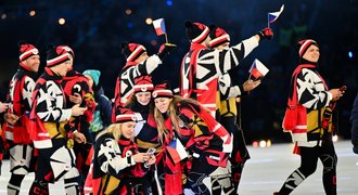 Čeští olympionici při zahajovacím ceremoniálu