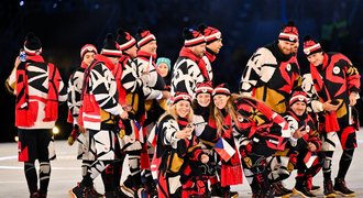Čeští olympionici při zahajovacím ceremoniálu
