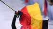 Německá biatlonistka Laura Dahlmeierová slaví vítězství v olympijské stíhačce žen