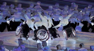 V Pchjongčchangu začala paralympiáda. Českou vlajku přivezl sledge hokejista