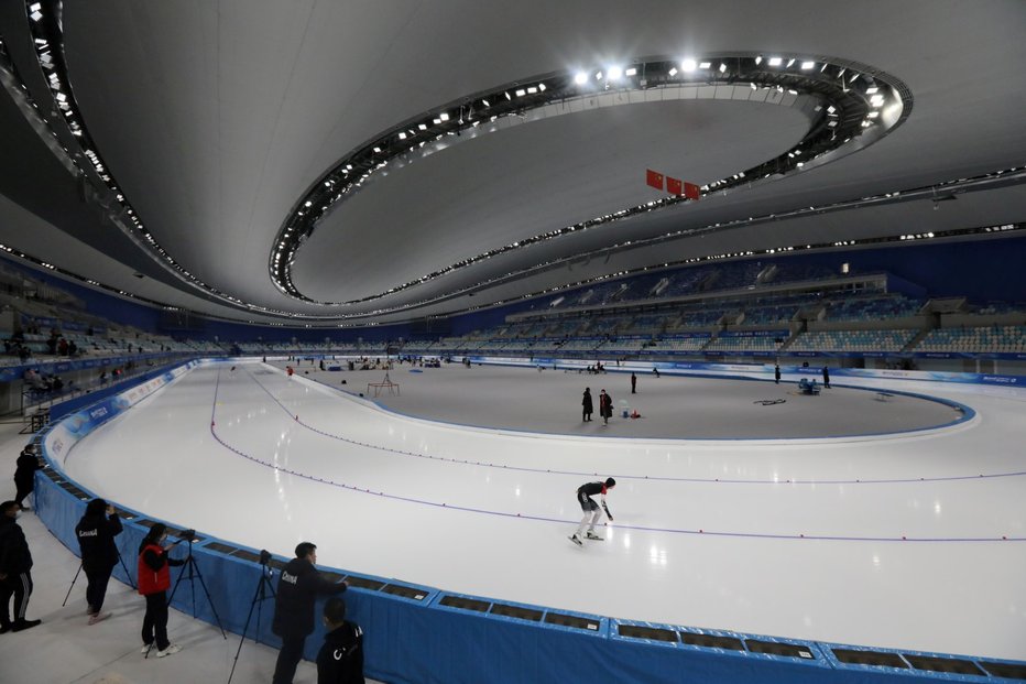 Rychlobruslařský ovál pro pekingskou zimní olympiádu