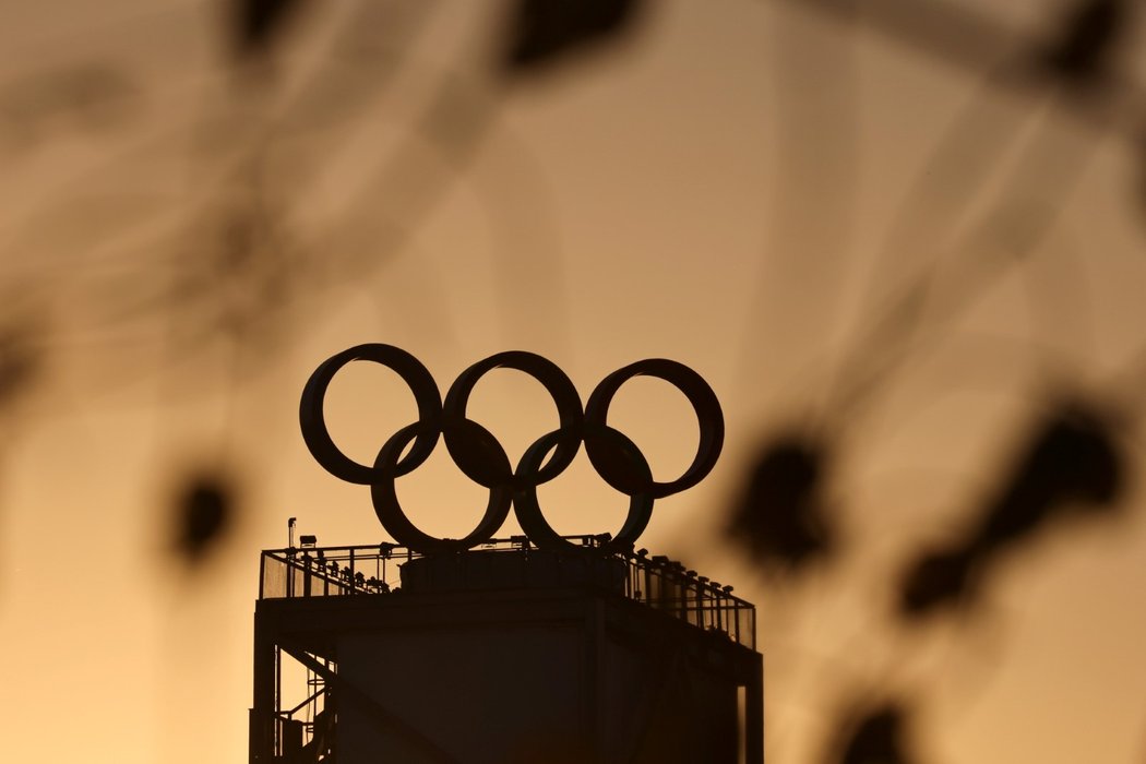 Olympisjké kruhy v Pekingu budou doprovázet přísná bezpečnostní opatření. Tamní by v případě nehody raději neměli ani pomáhat.