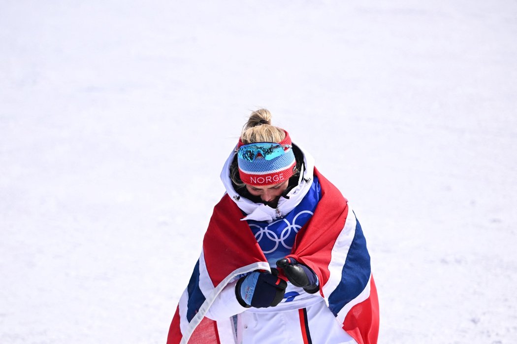 Norská běžkyně na lyžích Therese Johaugová (33) v Pekingu vybojovala tři zlaté medaile, v pořadí nejúspěšnějších sportovců je v top pětce.