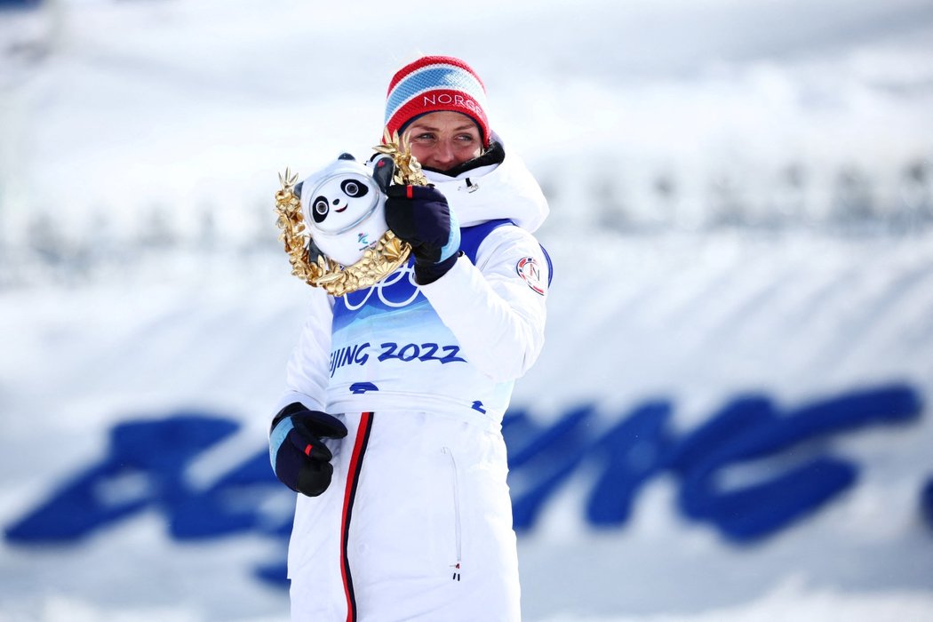 Norská běžkyně na lyžích Therese Johaugová (33) v Pekingu vybojovala tři zlaté medaile, v pořadí nejúspěšnějších sportovců je v top pětce.