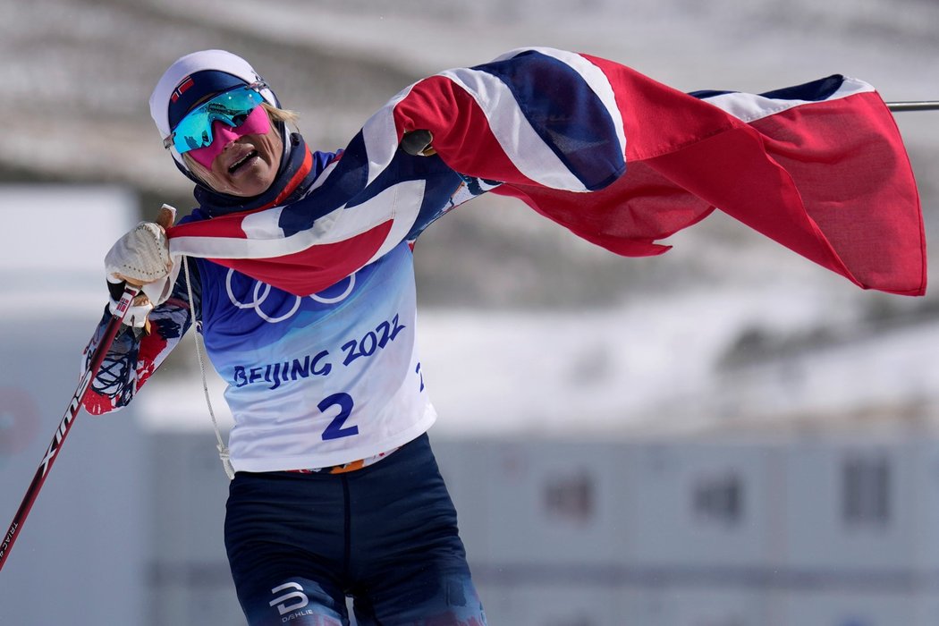 Norská běžkyně na lyžích Therese Johaugová (33) v Pekingu vybojovala tři zlaté medaile, v pořadí nejúspěšnějších sportovců je v top pětce.