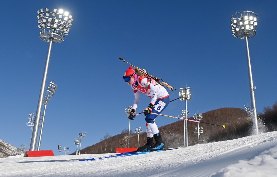 Eva Puskarčíková ve štafetě žen na olympiádě v Pekingu