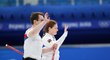 Zuzana a Tomáš Paulovi slaví historickou výhru českého curlingu