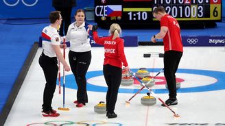 První české vítězství na olympiádě v Pekingu. Historický úspěch slaví manželský pár v curlingu