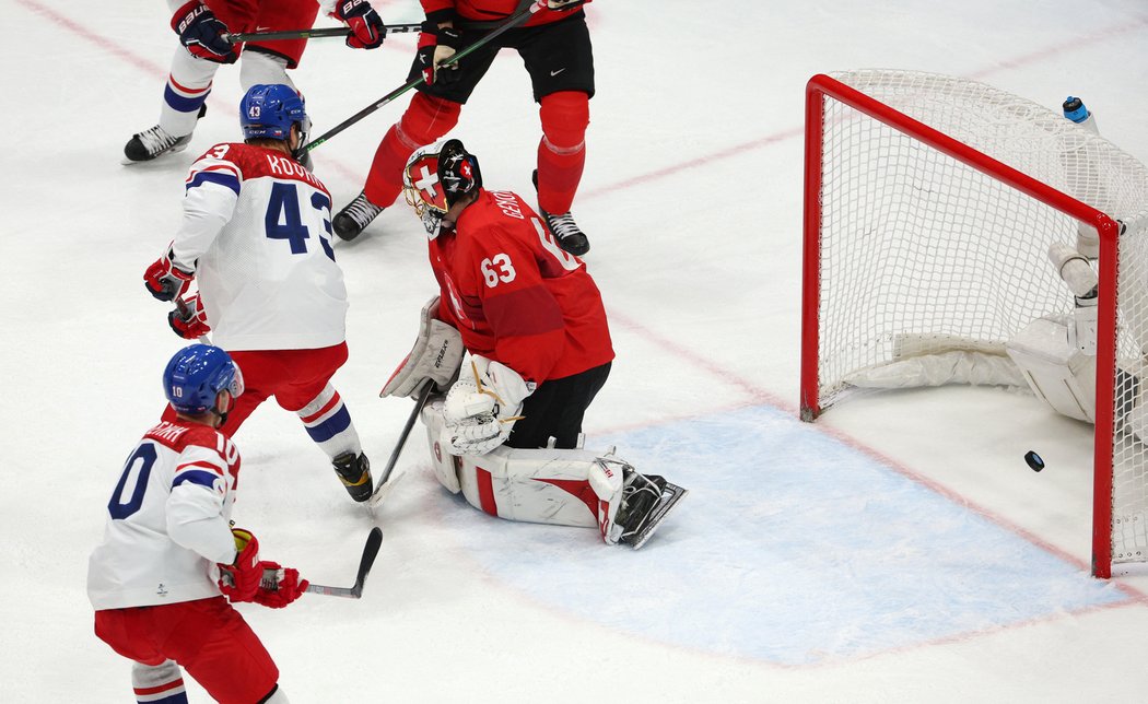 Čeští hokejisté se v osmifinále olympijského turnaje ujali vedení nad Švýcarském