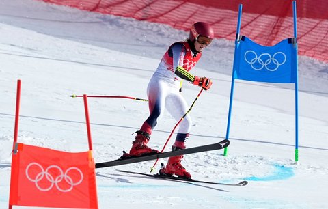 Americká lyžařka Mikaela Shiffrinová nedokončila při obhajobě zlata z Pchjongčchangu po chybě první kolo olympijského obřího slalomu. 