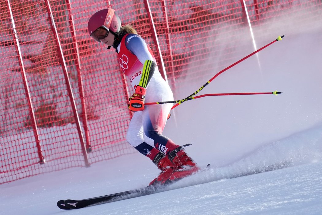 Americká lyžařka Mikaela Shiffrinová nedokončila při obhajobě zlata z Pchjongčchangu po chybě první kolo olympijského obřího slalomu.