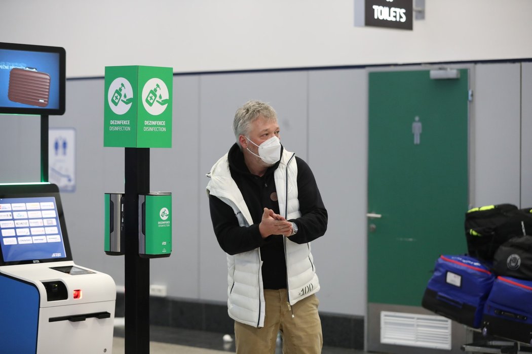 Tomáš Bank, trenér Ester Ledecké, před odletem do Pekingu