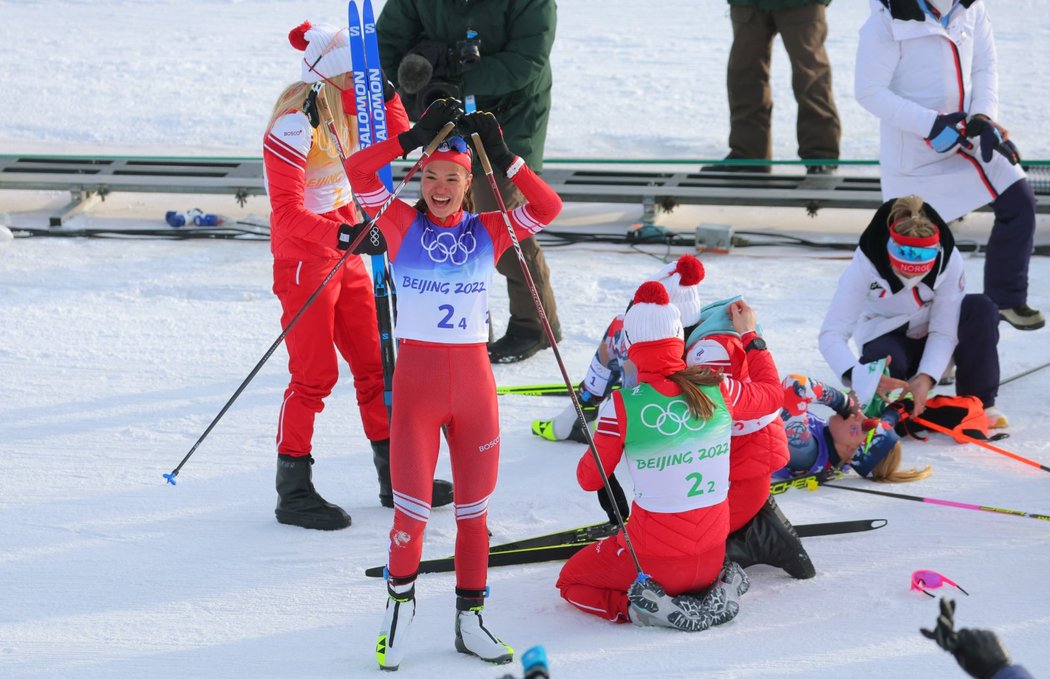 Ruské běžkyně na lyžích slaví zlato ze štafety