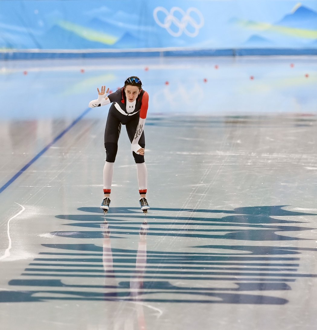Martina Sáblíková a její znavené gesto v cíli trojky na olympiádě v Pekingu