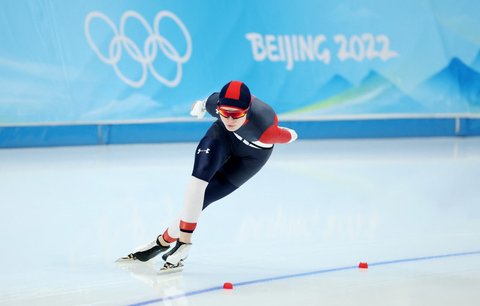 Nikola Zdráhalová v závodě na 3 000 metrů na olympiádě v Pekingu