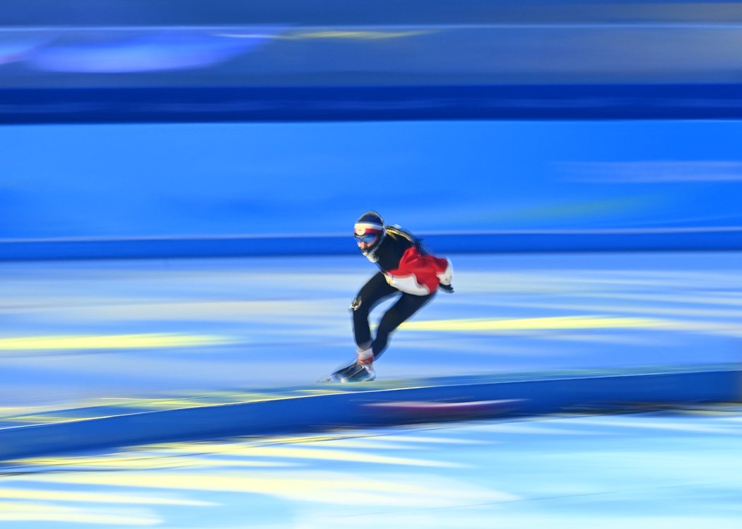 Martina Sáblíková krouží na trati 5 000 metrů na olympiádě v Pekingu. Byl z toho skvělý bronz...