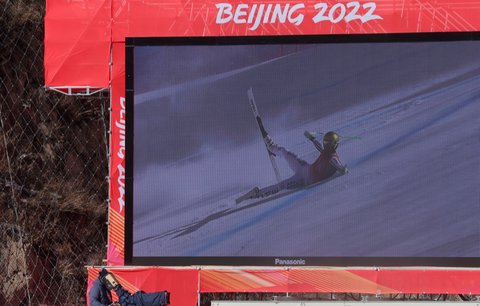 Němec Dominik Schwaiger a jeho pád během sjezdu na ZOH