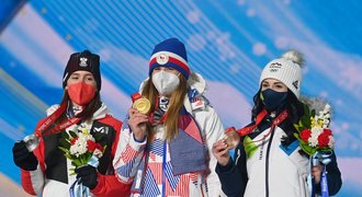 Čínské trable při zlatém ceremoniálu Ester: Špatná vlajka a groteska při hymně!