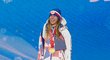 Ester Ledecká se zlatou medailí za paralelní obří slalom snowboardistek na krku