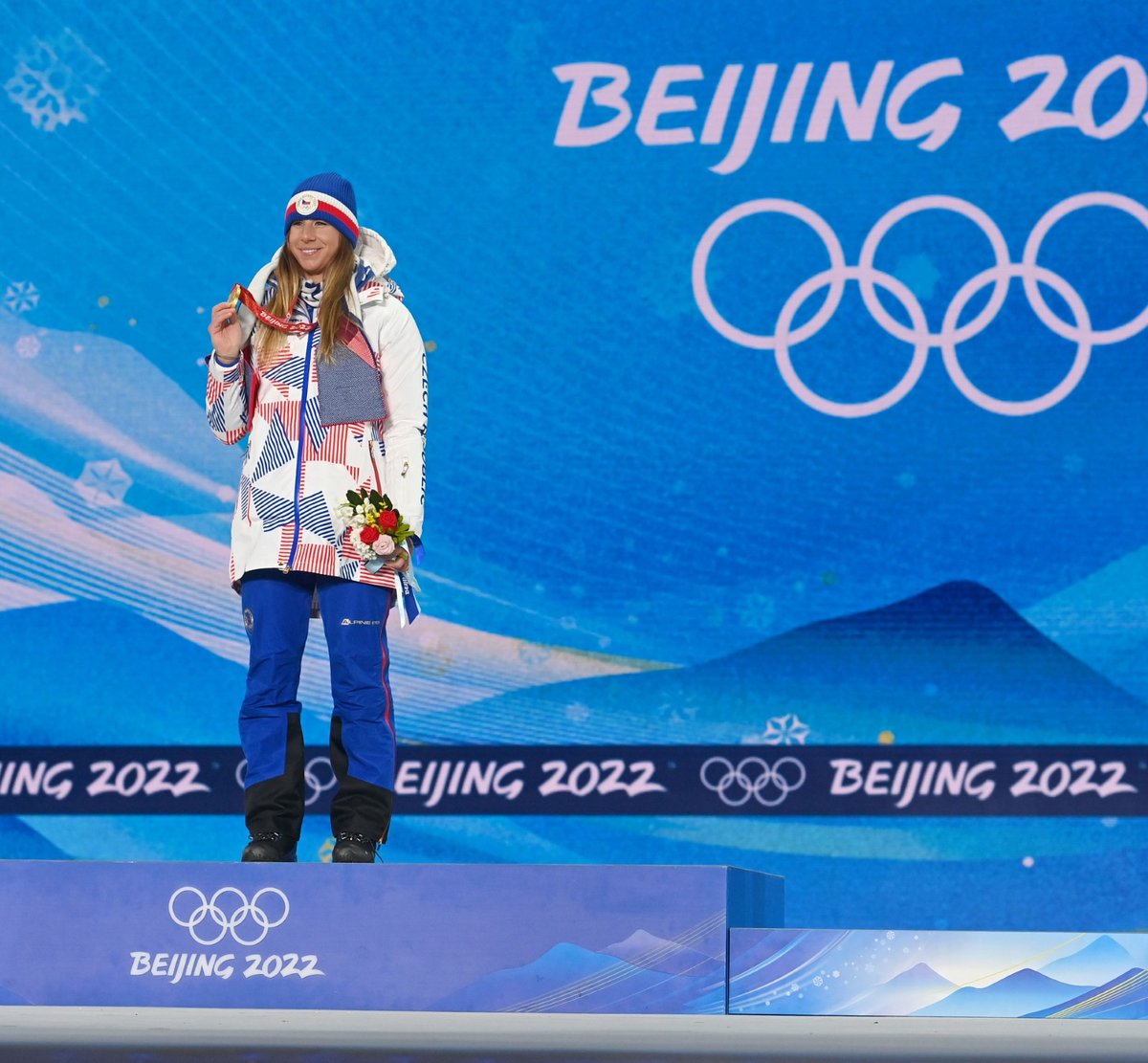 Ester Ledecká se chlubí zlatou medailí z paralelního obřího slalomu snowboardistek
